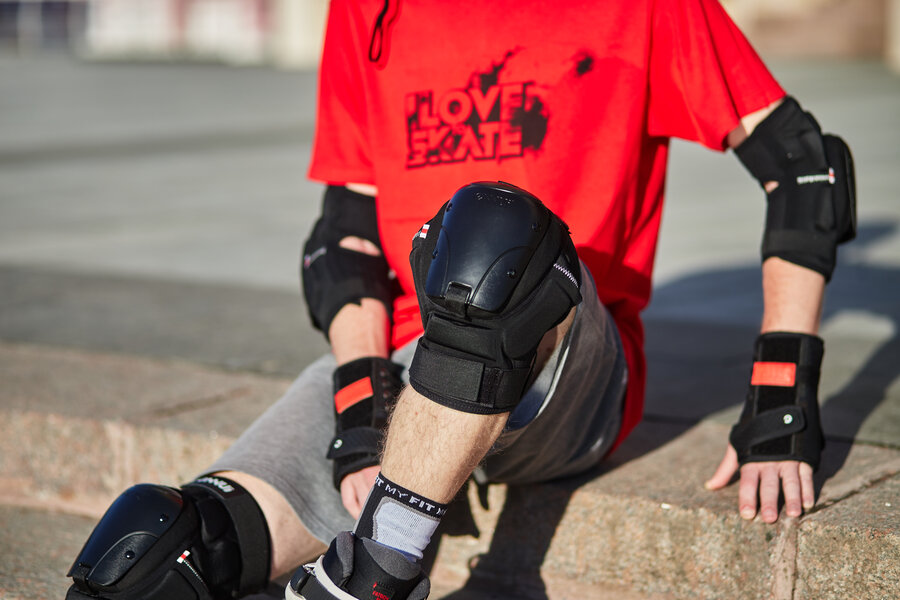 Ave Knee Gasket - Ennui - Inline skating Protection - In Action 1