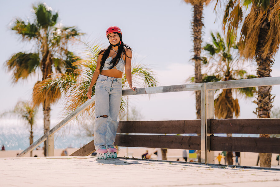 Elite Red (include removable peak) - Ennui - Inline Skating Helmets - In Action 1