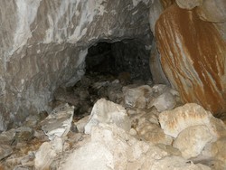 Cueva Toyu, inside NE entrance Cueva Toyu, inside NE entrance
