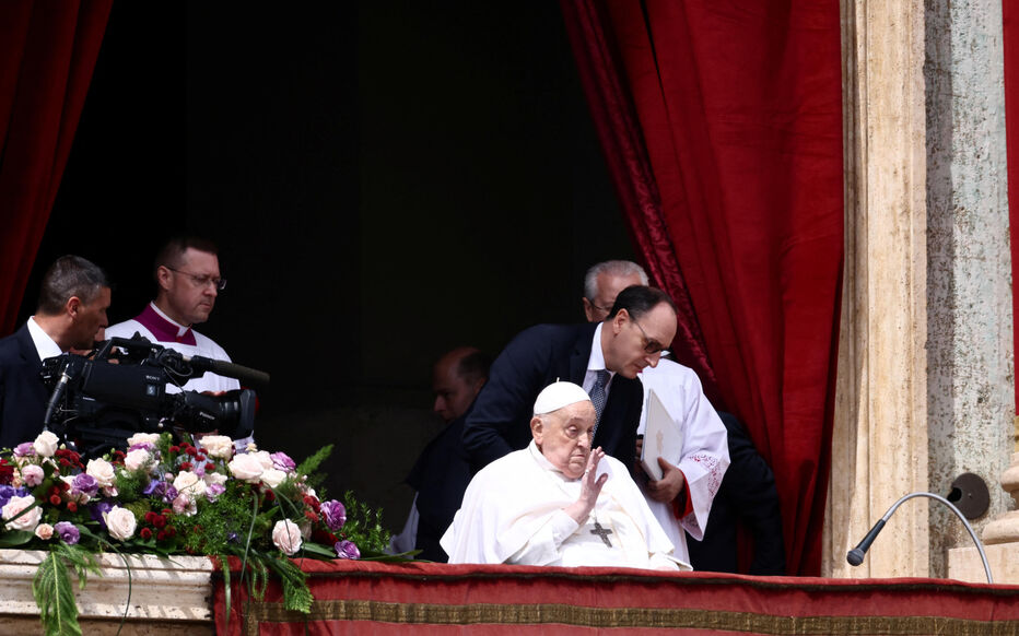 Le pape François est apparu dimanche au balcon de la basilique Saint-Pierre. REUTERS/Yara Nardi