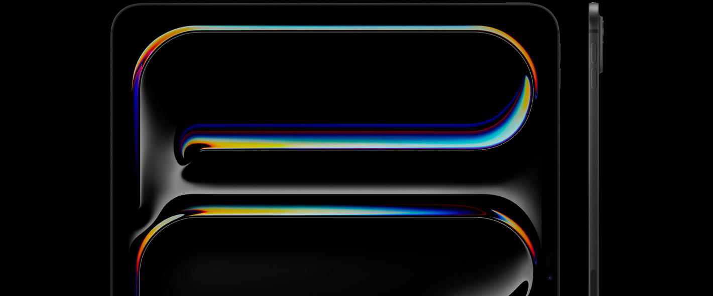 جهاز iPad&nbsp;Pro، الجزء الأمامي الخارجي، الوضع العمودي، لون أسود فلكي، زوايا مدورة، إطار شاشة أسود، شاشة تعرض رسماً خطياً منحنياً متعدد الألوان، وعلى اليمين جهاز iPad&nbsp;Pro، الجزء الجانبي الخارجي، الوضع العمودي، تصميم نحيف، زر رفع مستوى الصوت، زر خفض مستوى الصوت، نظام كاميرات Pro النافر