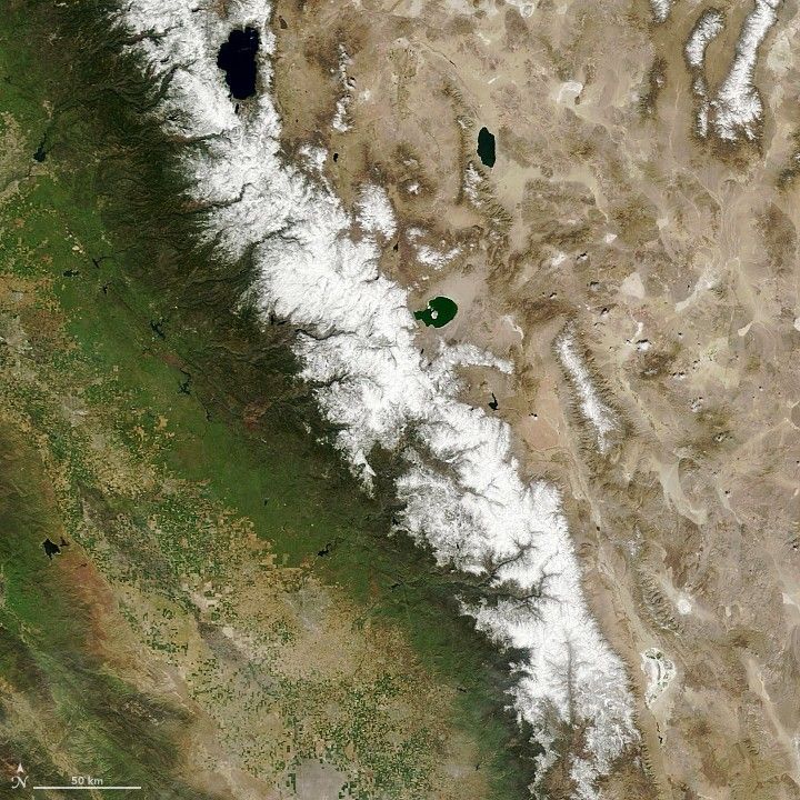 Image of Sierra Nevada snowpack from April 1, 2009