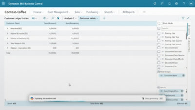 Captura de ecrã do Microsoft Dynamics 365 Business Central a mostrar lançamentos do livro-razão do cliente com detalhes de faturas e montantes remanescentes.
