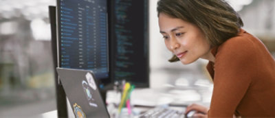 A women working with laptop