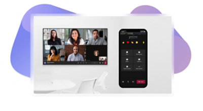 Pöytäkoneen näytöllä näkyy Teams-videopuhelu ja mobiilinäytöllä Teams-puhelu.