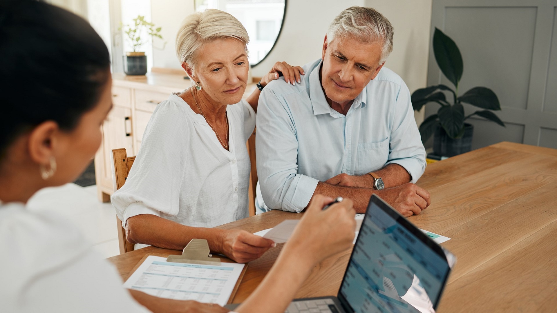 Here’s the Best $200 Retirees Can Spend To Get Their Finances on Track Here’s the Best $200 Retirees Can Spend To Get Their Finances on Track