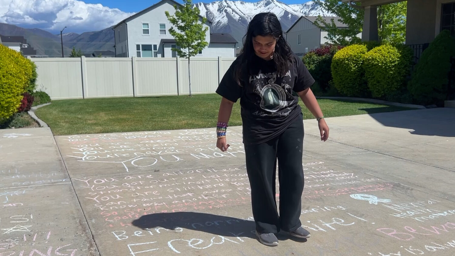 13-year-old Bailey Rama has been writing encouraging messages on her driveway....