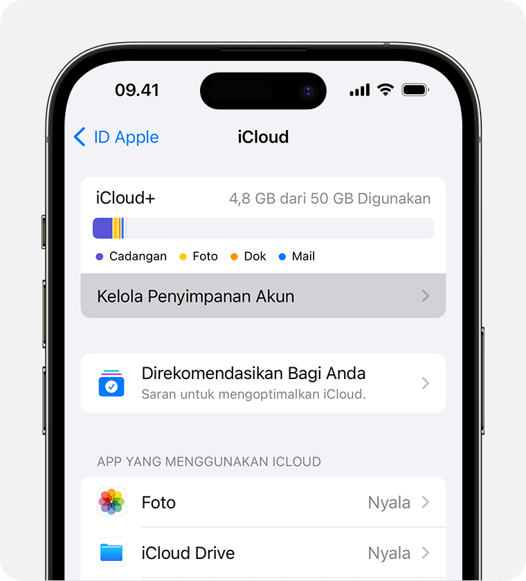 Layar iPhone menampilkan langkah-langkah untuk mengelola penyimpanan akun.