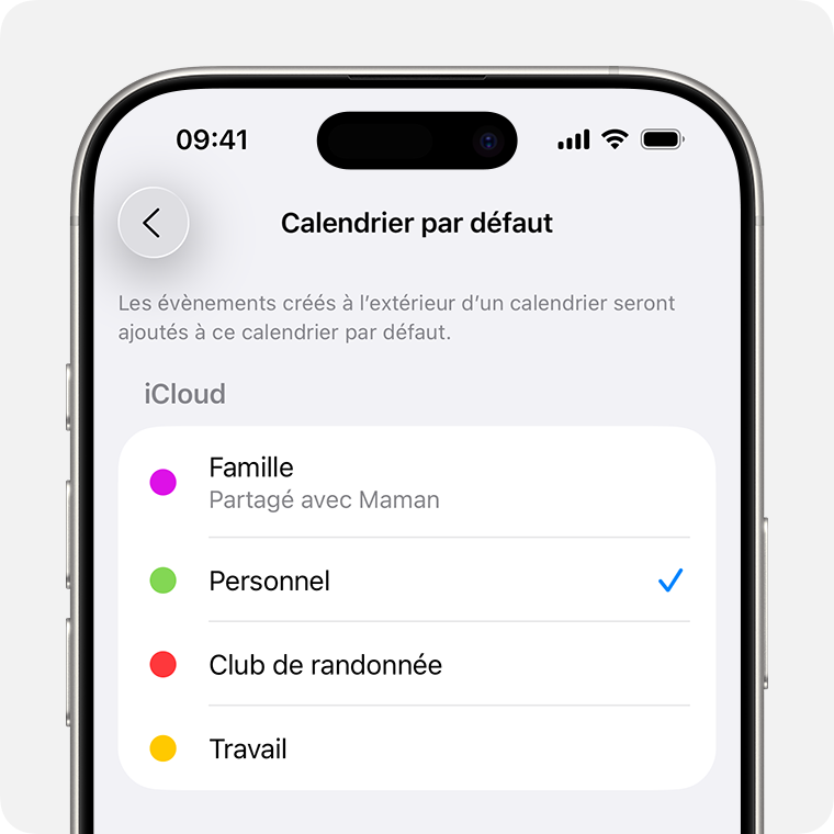 Écran d’iPhone affichant le menu Calendrier par défaut. Personnel est sélectionné en tant que Calendrier par défaut.