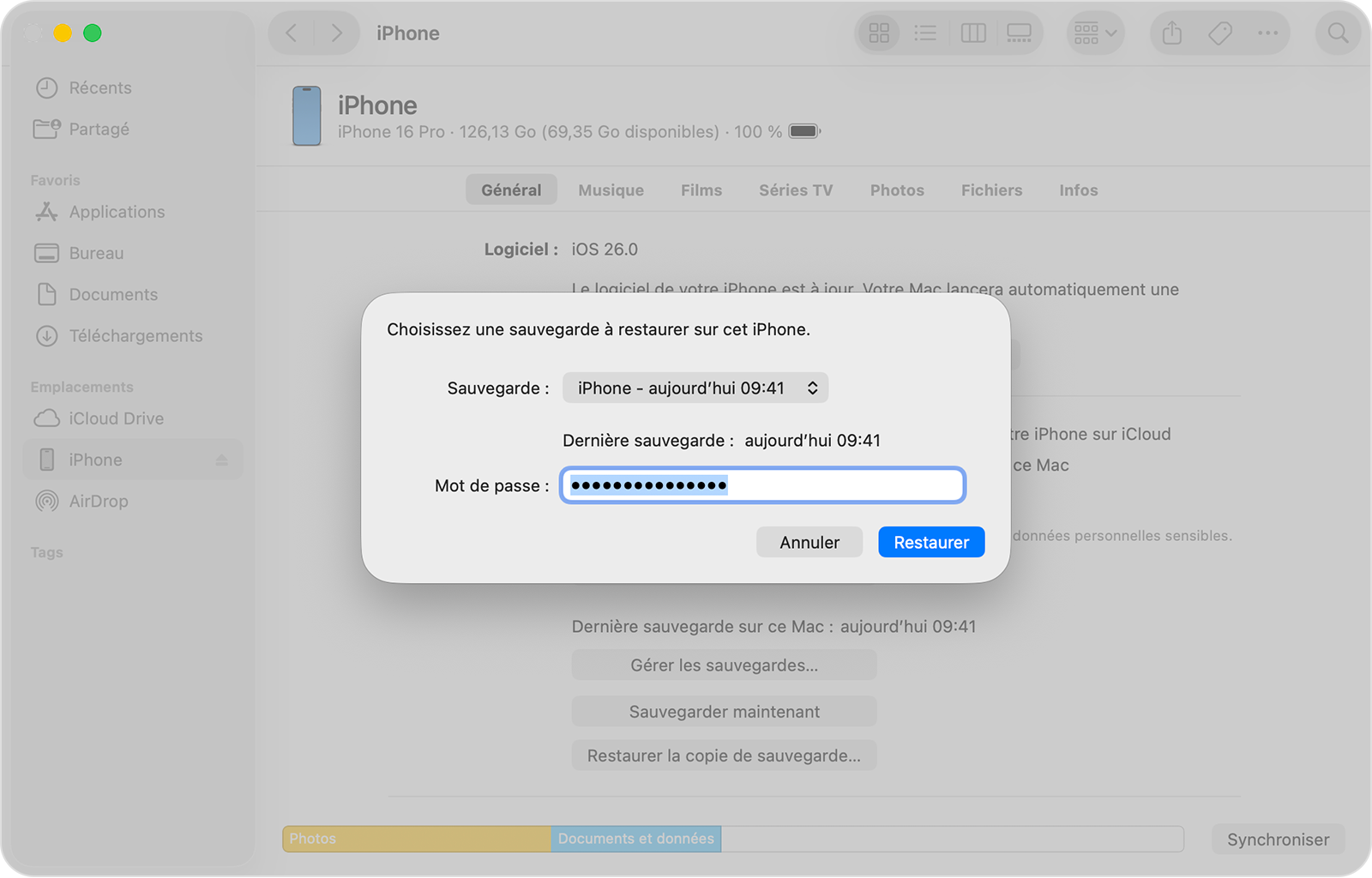 Fenêtre du Finder avec un message demandant de choisir une sauvegarde et de saisir votre mot de passe.
