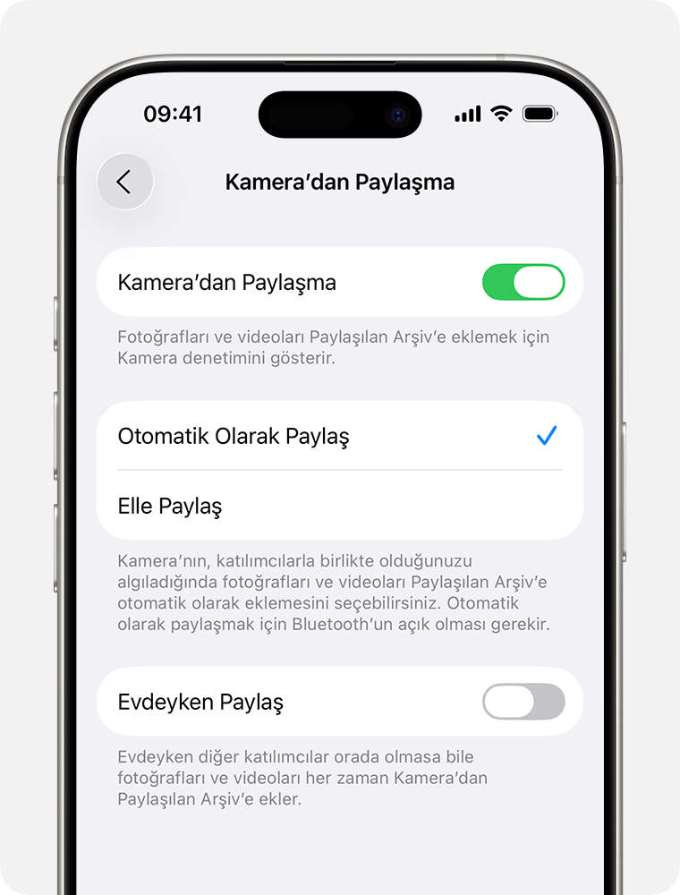 Kameradan Paylaşma ayarlarını gösteren bir iPhone. Kameradan Paylaşma açık ve Otomatik Olarak Paylaş seçili.