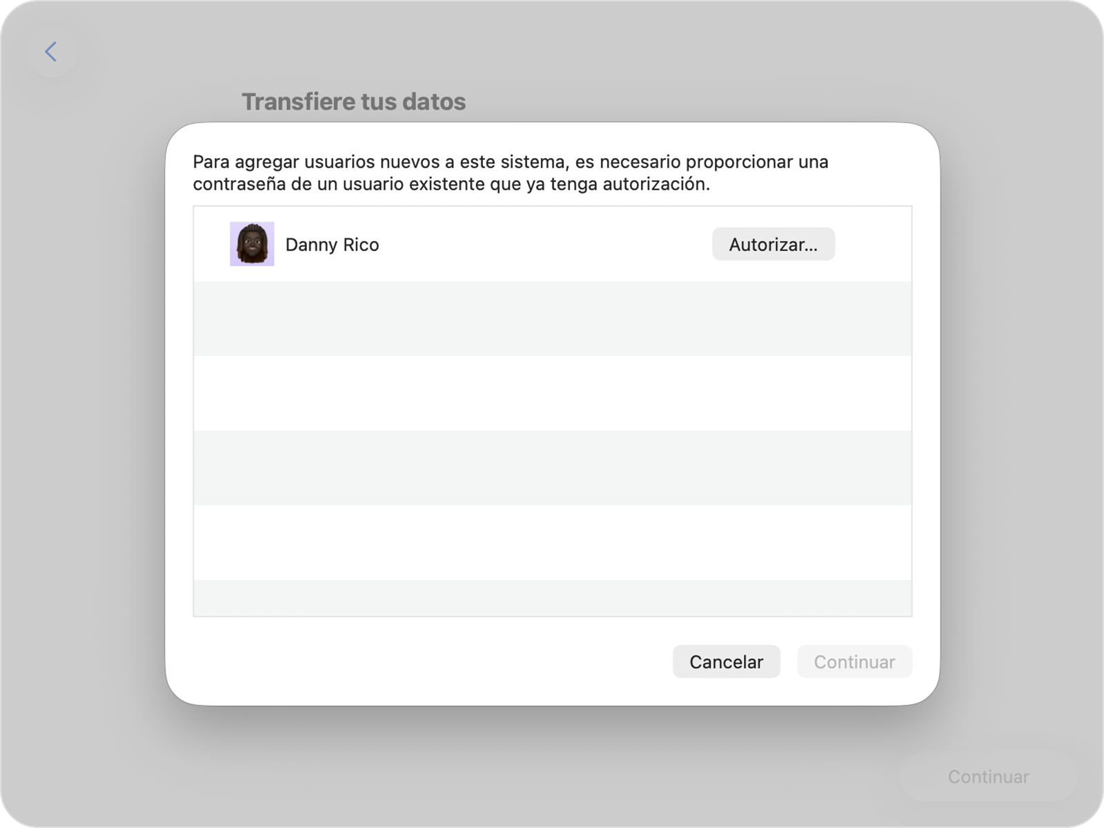 El Asistente de Migración que solicita la contraseña de una cuenta existente para autorizar la transferencia.