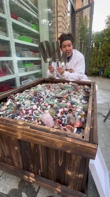 Crystal Wholesaler Boy