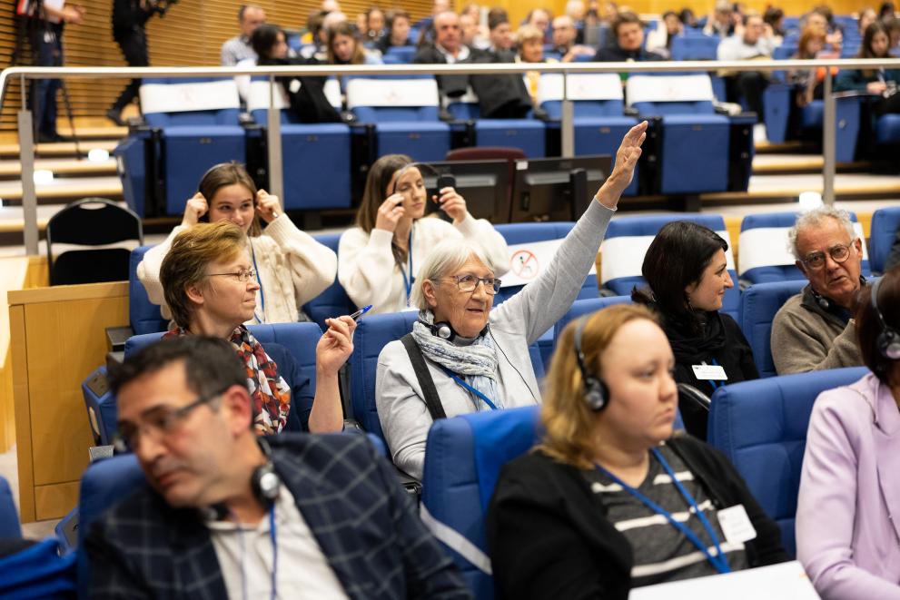Learning mobility opening: audience talking