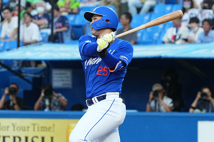 石川昂弥選手 球団通算9000号本塁打