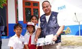 Anak Nasabah PNM Mekaar: Orang Tua Berjuang di Sawah, Saya di Sekolah