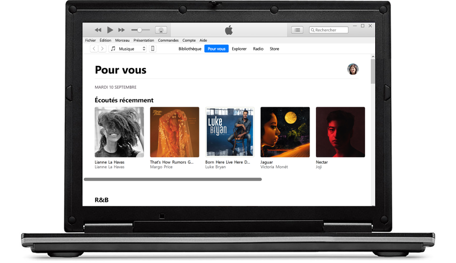 Un PC et un iPhone affichant la section Pour vous d’Apple Music.