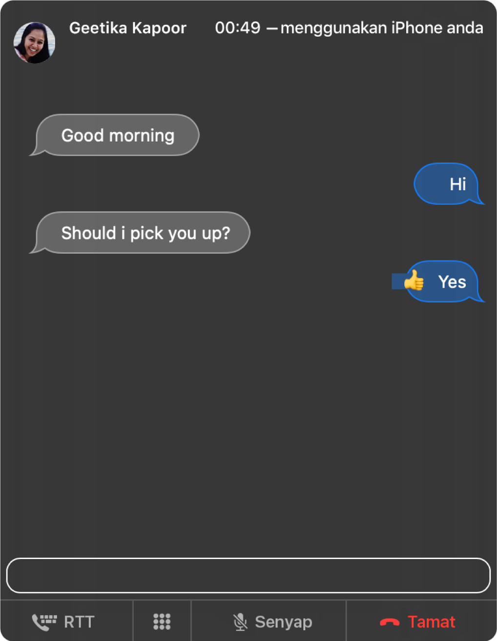 Tetingkap RTT dengan perbualan antara dua orang.