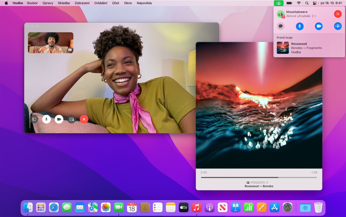 Sdílený poslechový zážitek s posluchači v okně FaceTimu a okno aplikace Hudba, ve kterém se přehrává skladba