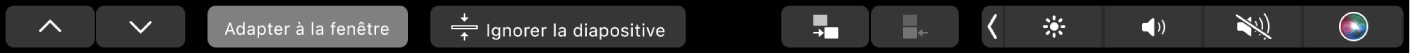 Touch Bar de Keynote affichant les boutons fléchés, les boutons Adapter à la fenêtre et Ignorer la diapositive, ainsi que les boutons permettant d’indenter et de désindenter la diapositive.