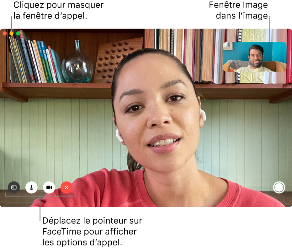 Placez le pointeur sur la fenêtre FaceTime pour afficher des options, comme les boutons « Barre latérale », « Couper le micro », « Couper le son de la vidéo », « Raccrocher » et « Live Photo ». Cliquez sur le bouton du milieu situé dans le coin supérieur gauche pour masquer la fenêtre d’appel. La fenêtre d’image dans l’image apparaît dans le coin supérieur droit.