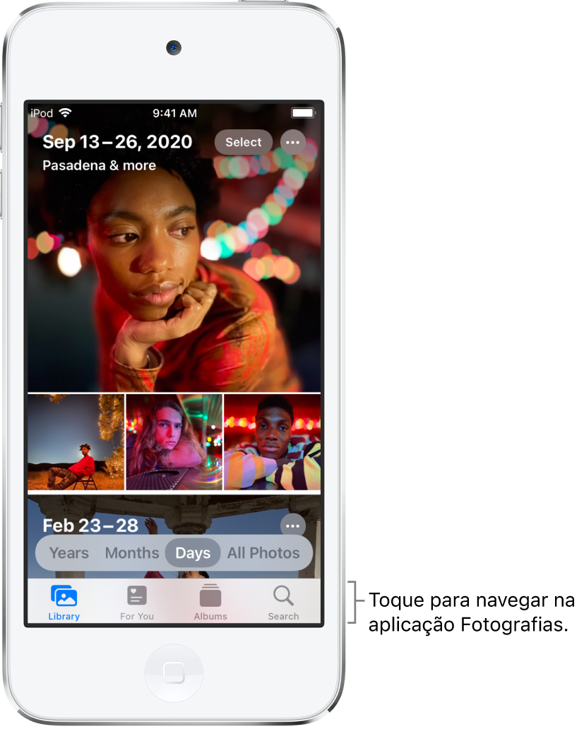 A fototeca mostrada na vista Dias. Uma seleção de miniaturas preenche o ecrã. No canto superior esquerdo do ecrã encontram‑se a data e o local onde as fotografias foram tiradas. No canto superior direito encontram-se os botões Selecionar e “Mais opções”. Por baixo das miniaturas há opções para ver a fototeca por Anos, Meses, Dias e “Todas as fotografias”. Na parte inferior, da esquerda para a direita, estão os botões Biblioteca, Para si, Álbuns e Pesquisa.