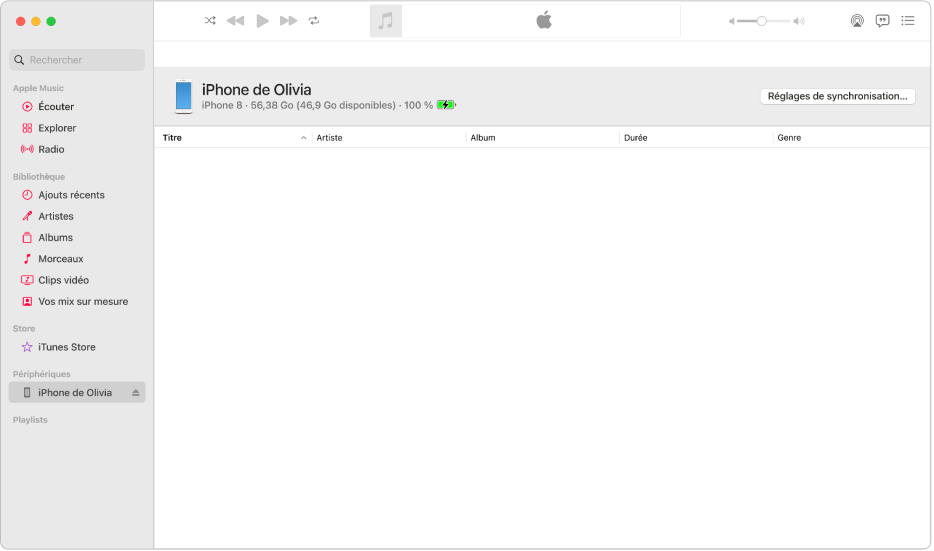 La fenêtre Musique avec un appareil (iPhone de Julie) dans la barre latérale. Le bouton « Réglages de synchronisation » dans le coin supérieur droit permet d’ouvrir le Finder.