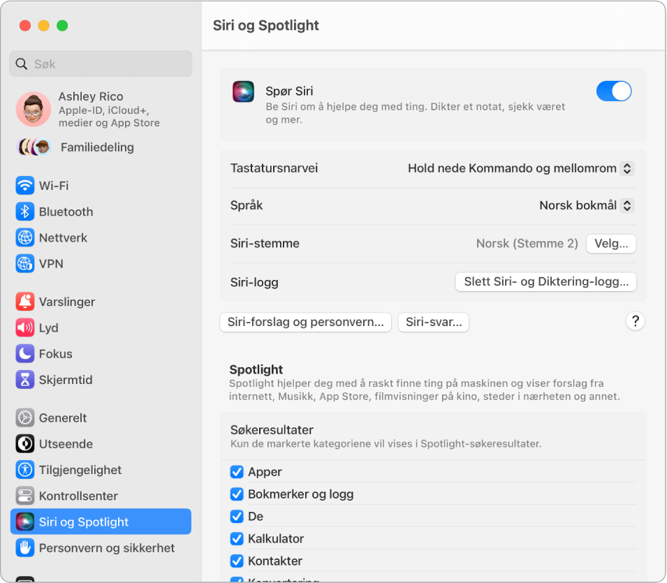Siri-innstillinger-vinduet med Spør Siri markert til venstre og flere valg for tilpassing av Siri til høyre.