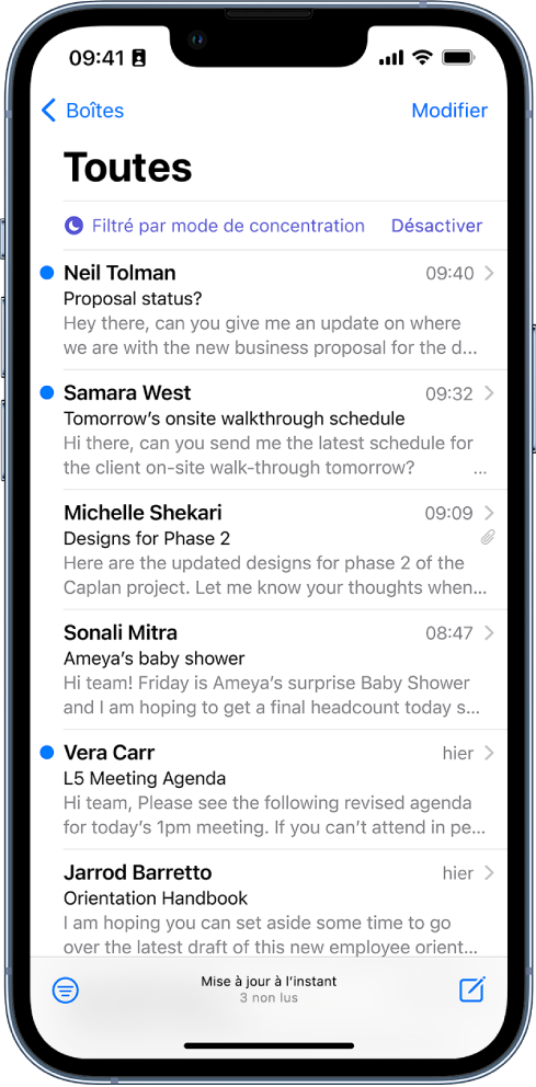 La boîte de réception affichant une liste d’e-mails. Au-dessus de la liste d’e-mail se trouve l’étiquette « Filtré par mode de concentration », avec à la droite de celle-ci l’option Désactiver.