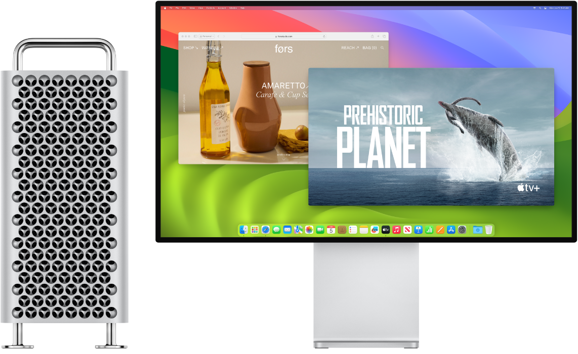Mac Pro Tower ו-Pro Display XDR זה לצד זה.