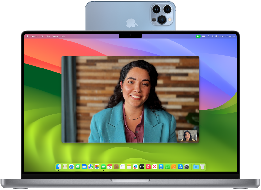 Вызов FaceTime на экране MacBook Pro. Используется функция непрерывности для Камеры; включен видеоэффект «В центре внимания».