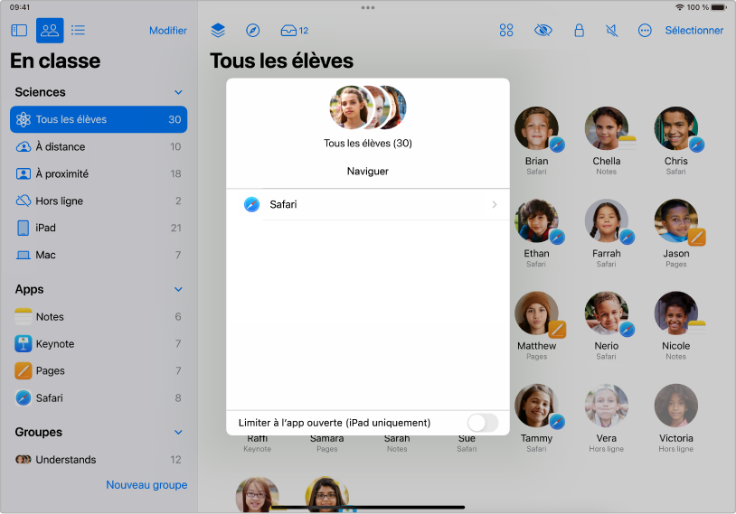 Sous-fenêtre Naviguer de la fenêtre En&nbsp;classe sur l’iPad affichant un groupe d’élèves sélectionnés et, au-dessus, deux destinations parmi lesquelles choisir&nbsp;: Livres et Safari.