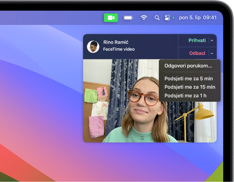 Obavijest o FaceTime pozivu za dolazni poziv, s prikazom tipki Prihvati ili Nemoj prihvatiti i opcijama za odbijanje poziva.