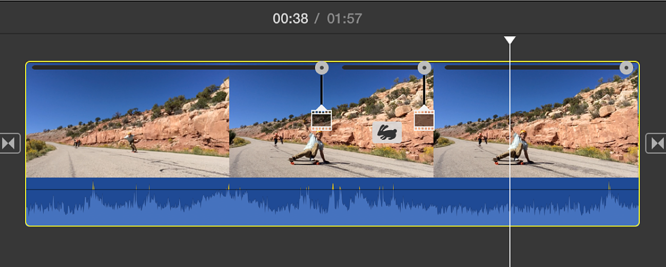 Pictograma iepurelui inversată și trei glisoare pentru viteză, într-un clip din cronologie