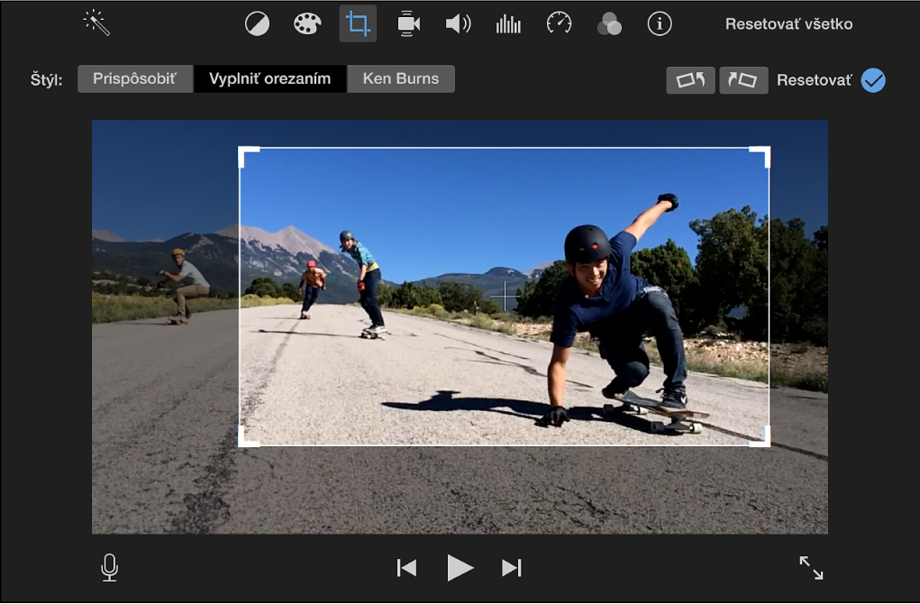 Prehliadač zobrazujúci upraviteľnú snímku v hornej časti klipu
