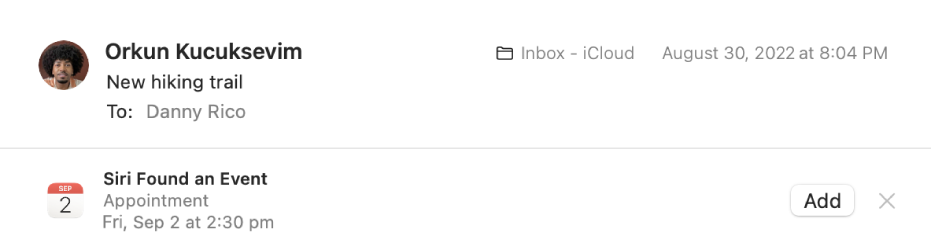 Banner pod záhlavím zprávy v oblasti náhledu zobrazuje informace o události, kterou Siri našla ve zprávě. Na pravé straně je vidět odkaz pro přidání události do Kalendáře