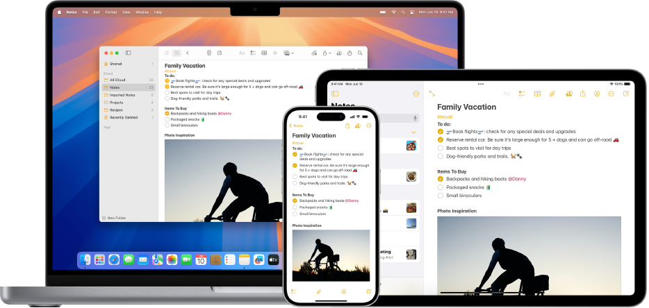 Une même note dans l’app Notes sur un Mac, un iPhone et un iPad. Sur la gauche, l’app Notes sur Mac affiche la fenêtre Notes contenant plusieurs dossiers de notes dans le compte iCloud de l’utilisateur. Le dossier Projets contient quatre notes. L’utilisateur consulte actuellement une note intitulée « Vacances en famille ». Sur la droite, cette même note est affichée sur un iPhone et un iPad. La note comporte deux listes de pointage ainsi qu’une image d’un cycliste au coucher du soleil.