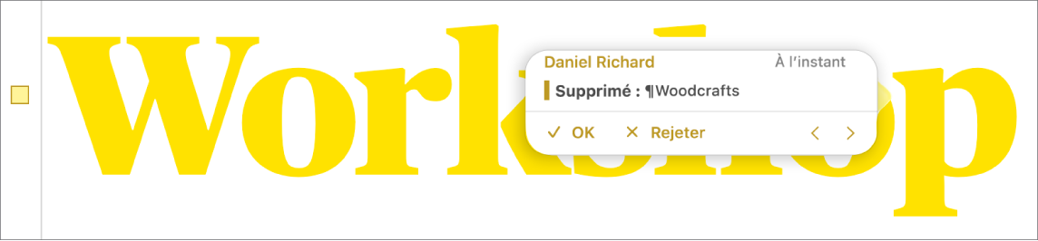 Texte supprimé avec un commentaire ouvert et Accepter, Rejeter et des flèches de navigation. Le suivi de la modification affiche le nom de l’auteur et la date.