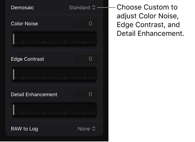 Das Informationsfenster mit den Kameraeinstellungen für ProRes RAW-Videos, die auf dem iPhone aufgenommen wurden, einschließlich Mosaik reduzieren, Farbrauschen, Kantenkontrast, Details verbessern und RAW nach Log.