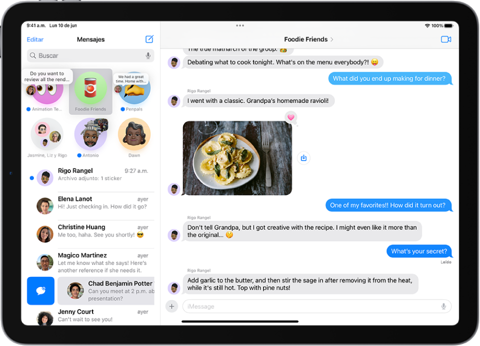Una lista de conversaciones de Mensajes con varios mensajes sin leer y uno que se está marcando como no leído.