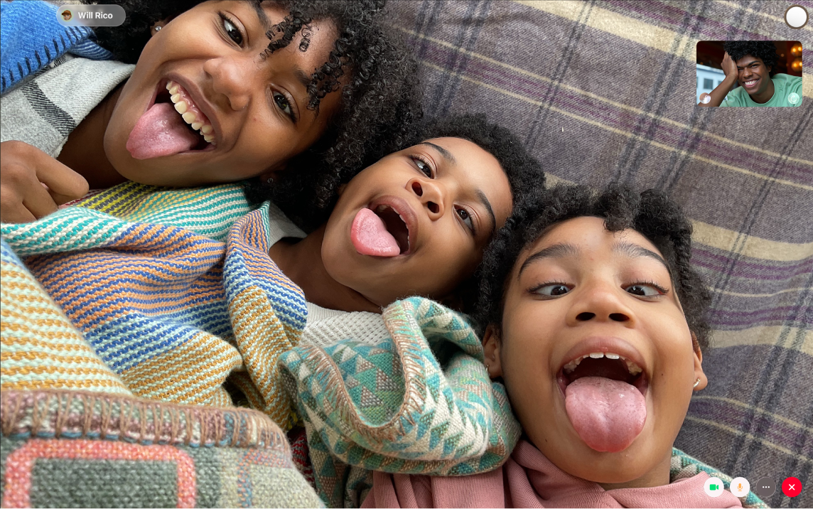 FaceTime’i aknas kuvatakse kõnes inimeste gruppi.