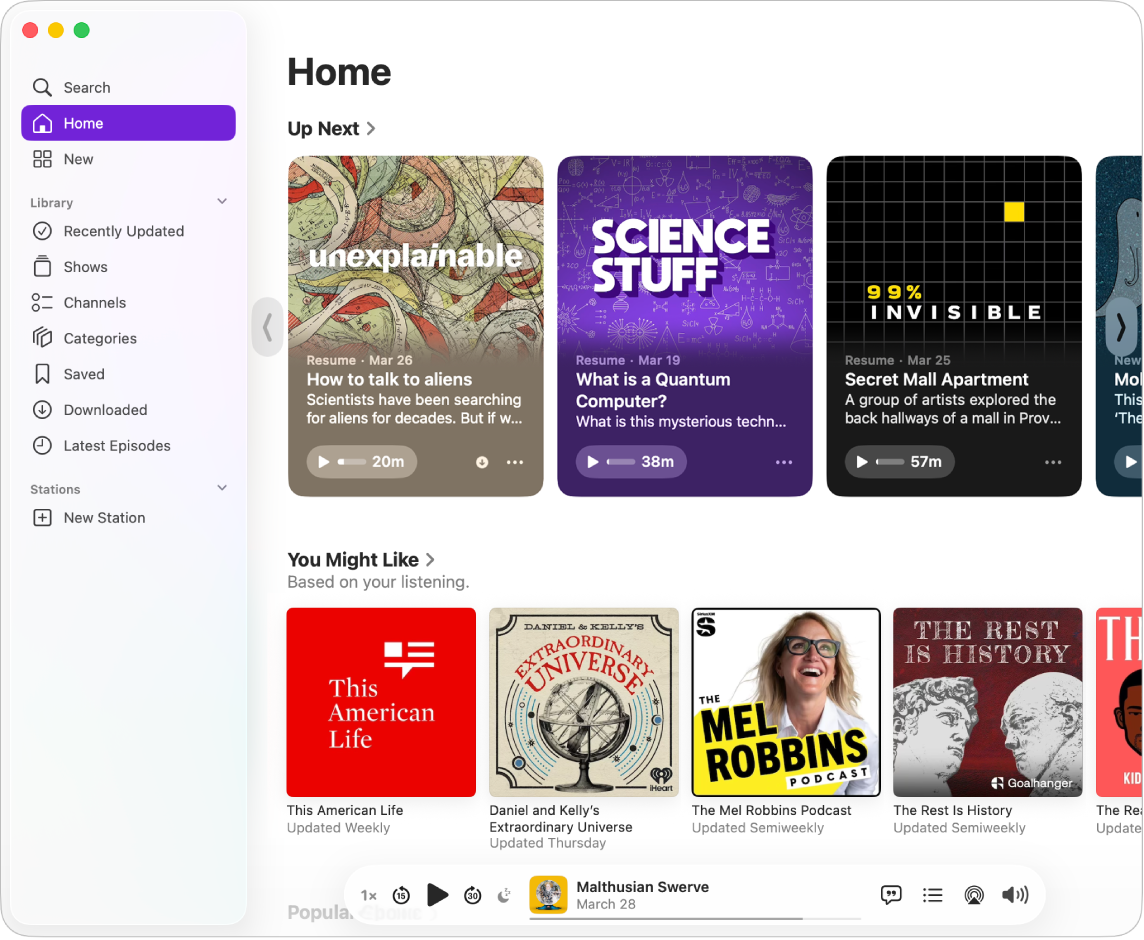 Uma janela da aplicação Podcasts a mostrar o ecrã principal. A barra lateral com “Início”, “Explorar” e “Tops” à esquerda. À direita, o ecrã principal mostra podcasts que estão em “Seguintes” e em “Poderá gostar de”.