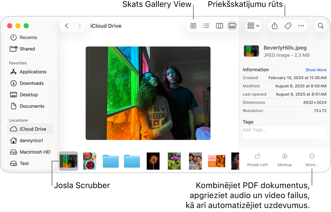 Atvērts lietotnes Finder logs skatā Gallery View, kurā redzams liels fotoattēls ar rindu mazāku attēlu — skrubera joslu — apakšā. Skrubera joslas labajā pusē ir vadīklas pagriešanai, atzīmēšanai u.c.