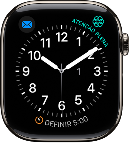 O mostrador Utilitário, onde você pode ajustar a cor do ponteiro dos segundos, a numeração e os detalhes do mostrador. Três complicações aparecem: Música na parte superior esquerda, Atenção Plena na parte superior direita e Exercício na parte inferior.