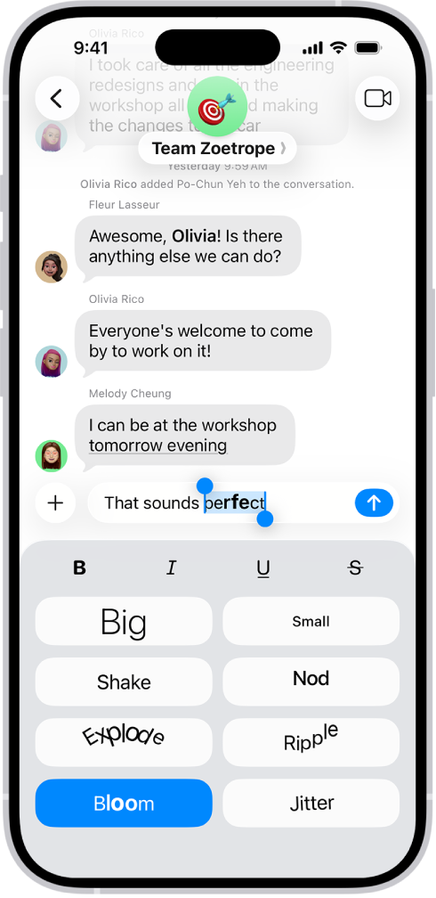 การสนทนาในแอปข้อความที่มีข้อความใหม่ถูกเลือกอยู่ในช่องข้อความ และตัวเลือกการจัดรูปแบบและเอฟเฟ็กต์ที่แสดงอยู่ด้านล่าง ข้อความที่เลือกแสดงอยู่พร้อมกับการแสดงตัวอย่างเอฟเฟ็กต์