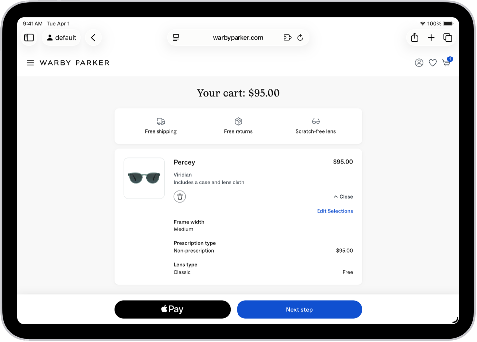 Una pàgina web oberta al navegador Safari mostra un carretó d’anar a comprar amb els preus dels ítems seleccionats. El botó de l’Apple Pay és a la part inferior dreta.