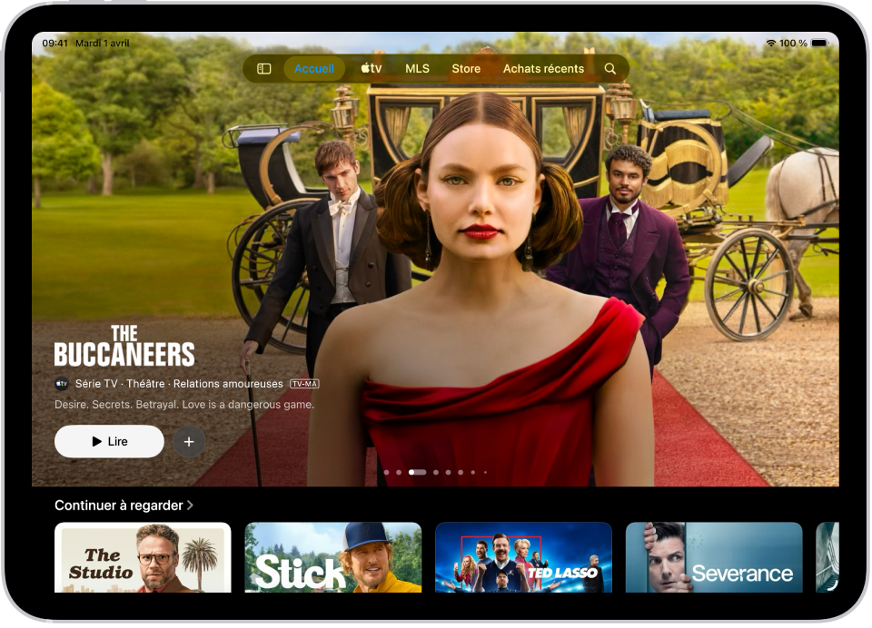 L’onglet Accueil présentant une création Apple Original recommandée au centre, au-dessus du rang « Continuer à regarder ». En haut de l’écran, de gauche à droite, se trouvent les onglets Accueil, Apple TV, MLS, Store, « Achats récents » et Rechercher.