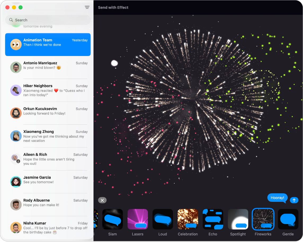 La finestra Messaggi con diverse conversazioni elencate sulla barra laterale a sinistra e un effetto messaggio, fuochi artificiali, visualizzato nella conversazione sulla destra.