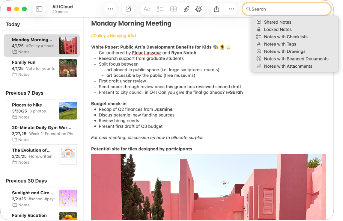 Not listesini gösteren bir Notlar penceresi. Önerilen aramalar, kilitli notlar ve ilişikli notlar gibi sağ üst köşede görünür.