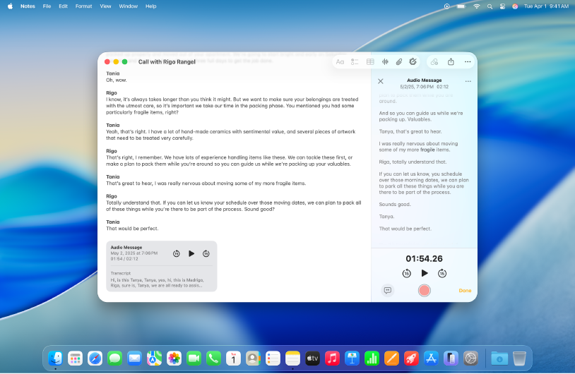 Mac’te bir Notlar uygulaması penceresi, notun gövde bölümünde bir ses kaydını gösteriyor. Panelde ses kaydının canlı dökümü gösterilir.